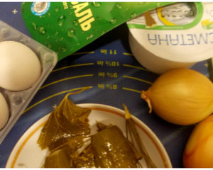 Салат яичный готовится из простых ингредиентов, яйца и огурцы прекрасно дополняют друг друга
