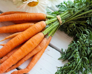 Салат из моркови всегда имеет в составе морковь, как основной ингредиент