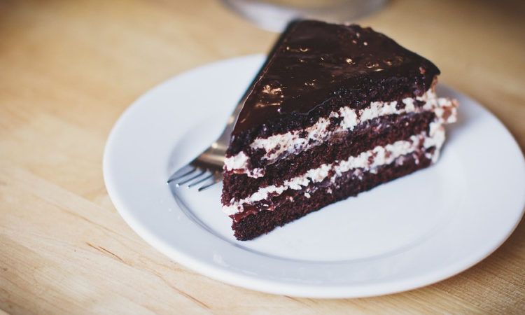 Торт черный маклер на смородиновом варении - настоящий домашний торт, где тесто с смородиновым вареньем