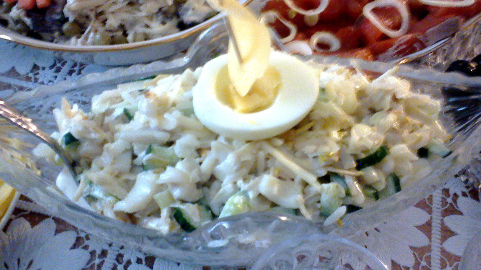 Салат с картофелем и яйцом