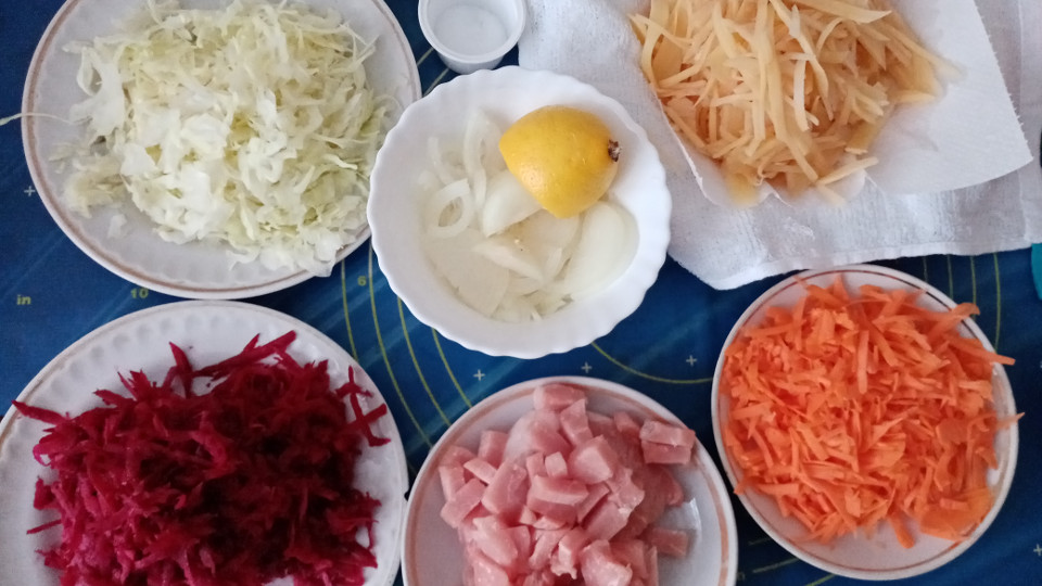 Ингредиенты для салата Чафан подготовлены