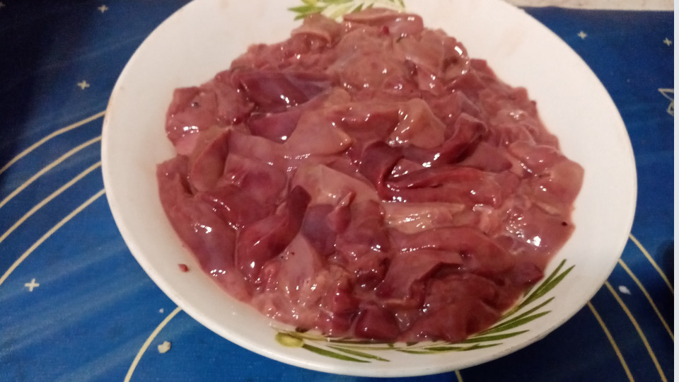 Нарезанная куриная печень