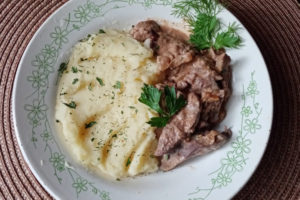 Куриная печень по- строгановски