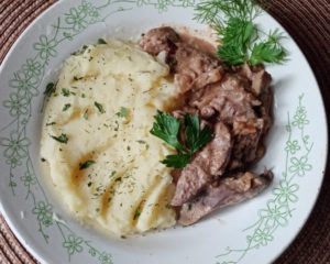 Куриная печень по- строгановски